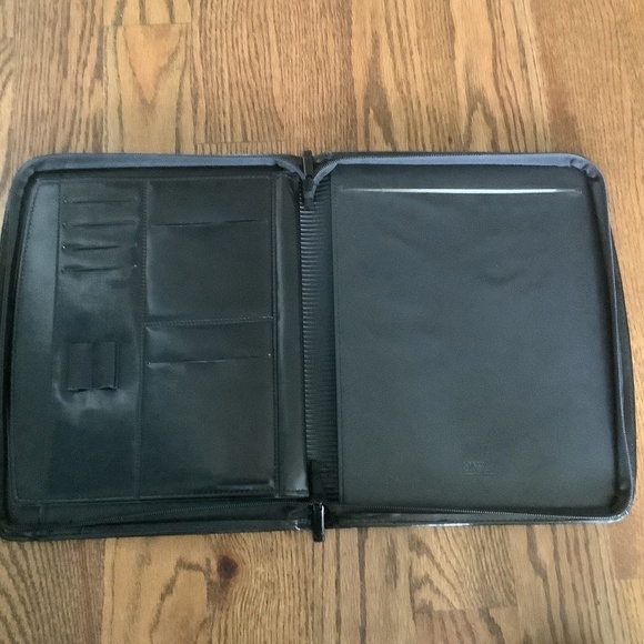 LEED'S MassMutual Branded Black Notebook Folder Portfolio - Picture 5 of 13